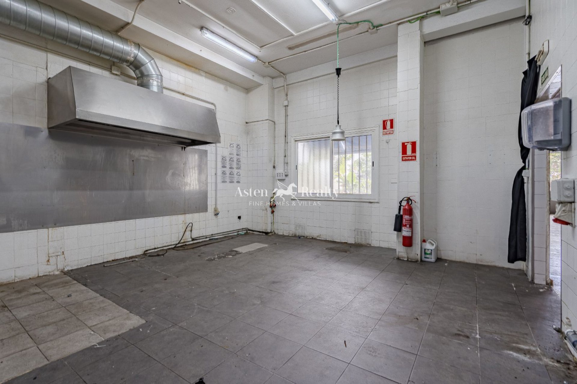 Alquiler a largo plazo - Comercial - Playa De Los Cristianos