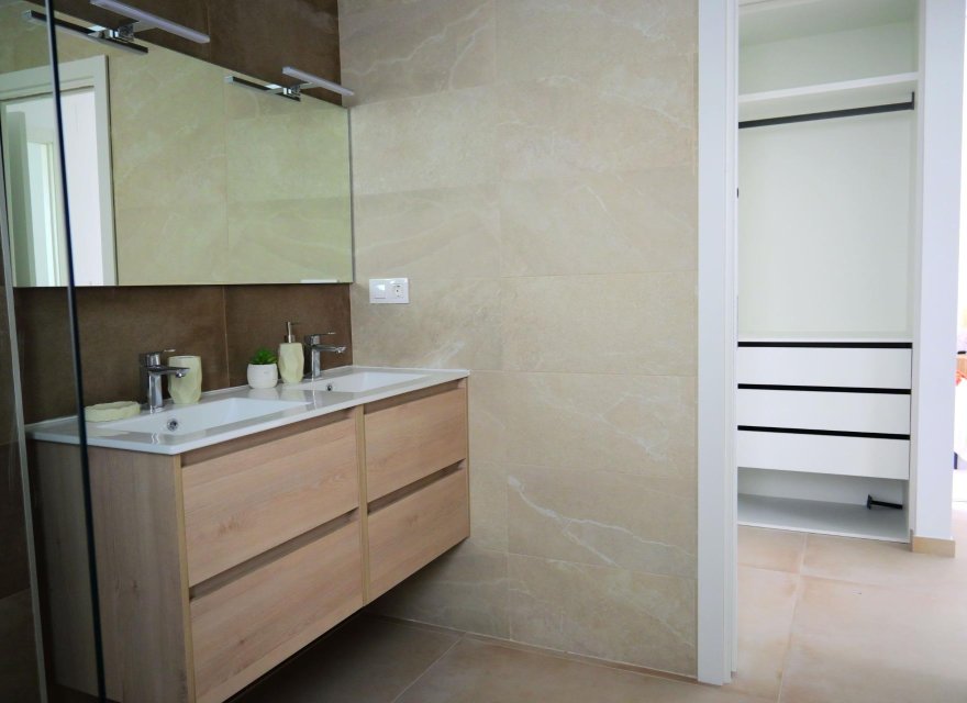 Новобудова - Вілла - Dolores - polideportivo