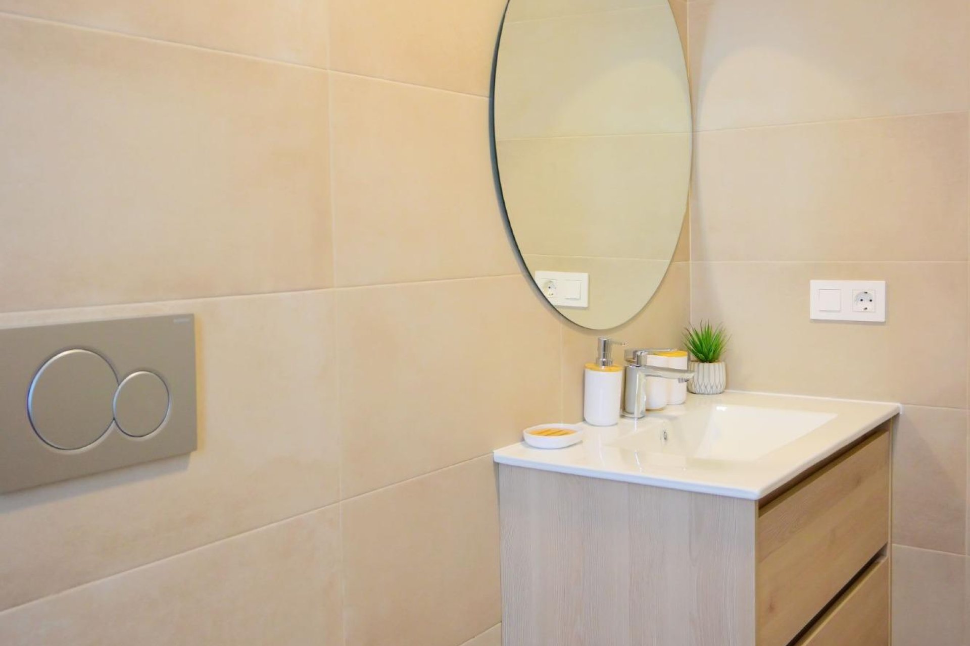 Новострой - Вилла - Dolores - polideportivo