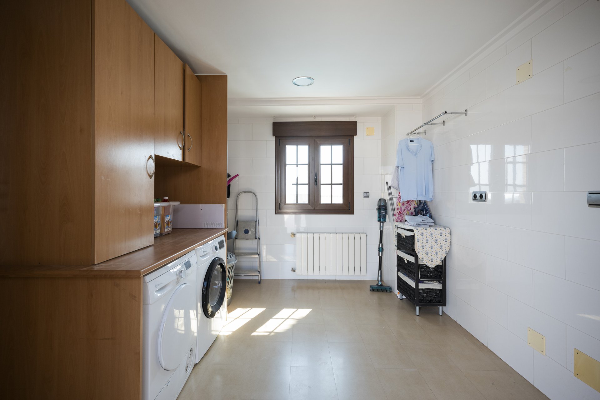 Nowa konstrukcja - Willa - Avileses - Jerónimo y Avileses