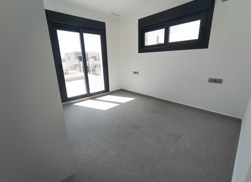 Nowa konstrukcja - Willa - Daya Nueva