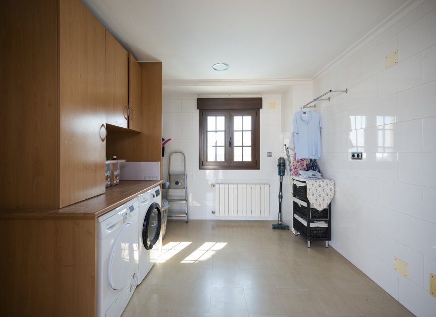 Obra nueva - Villa - Avileses - Jerónimo y Avileses