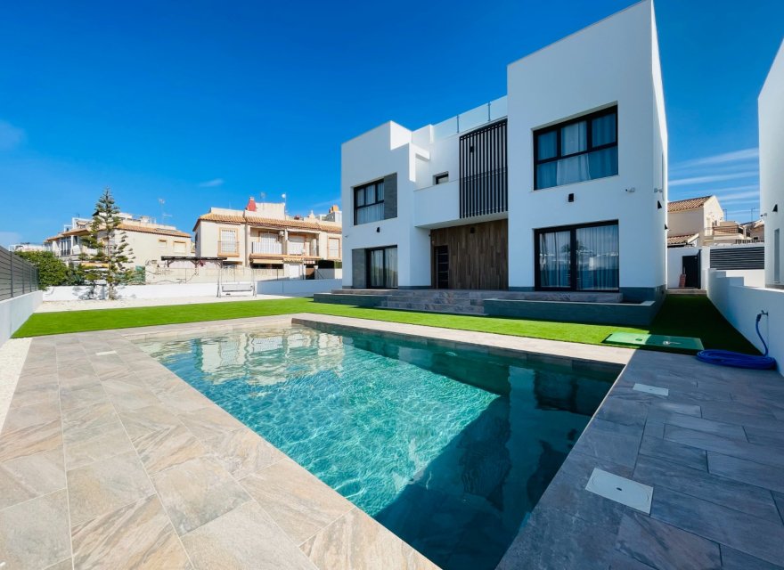 Obra nueva - Villa - Torrevieja
