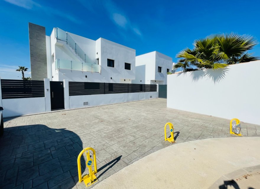 Obra nueva - Villa - Torrevieja