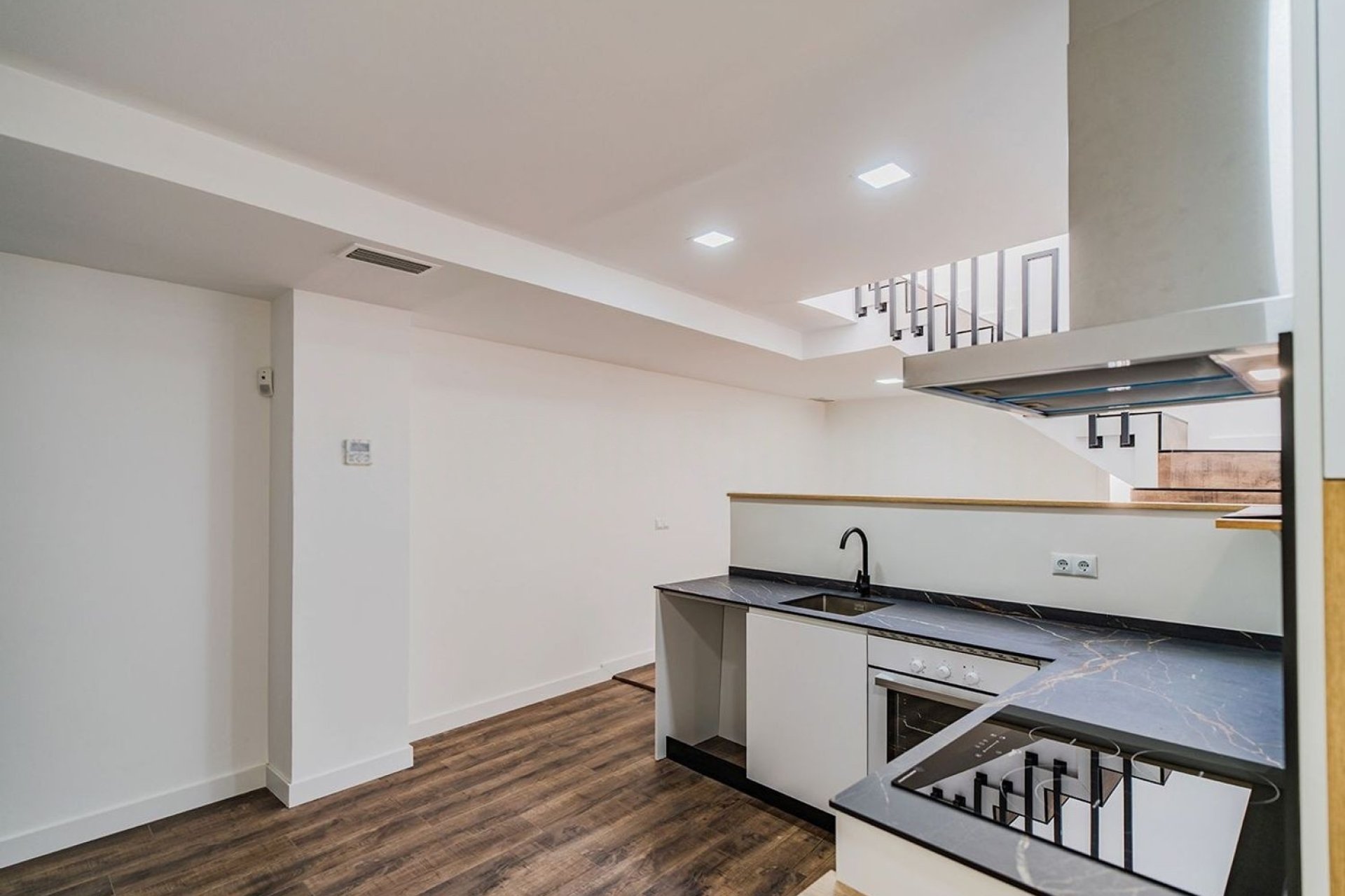 Odsprzedaż - Apartament - Alicante - Casco Histórico-Santa Cruz
