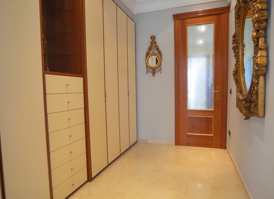 Odsprzedaż - Apartament - Benidorm