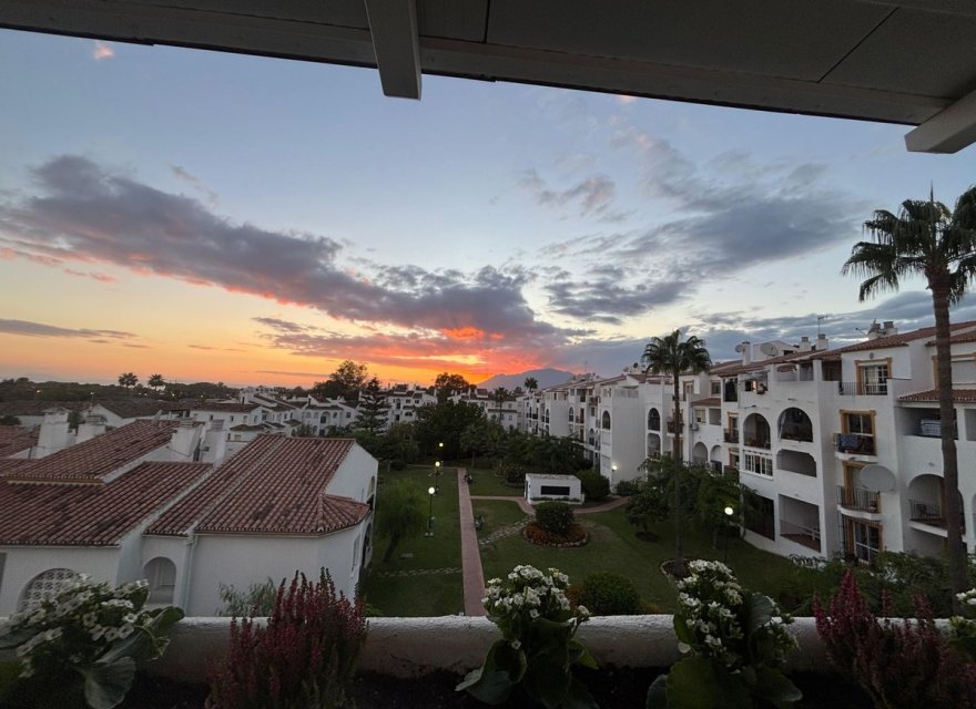 Odsprzedaż - Apartament - Еstepona - Costa del Sol