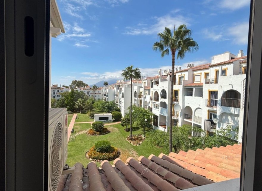 Odsprzedaż - Apartament - Еstepona - Costa del Sol