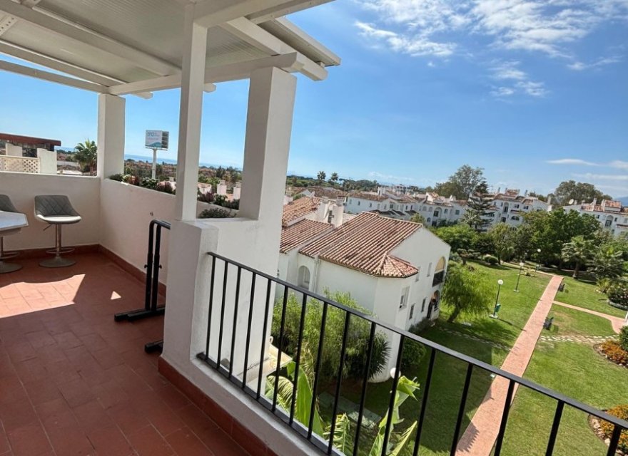 Odsprzedaż - Apartament - Еstepona - Costa del Sol