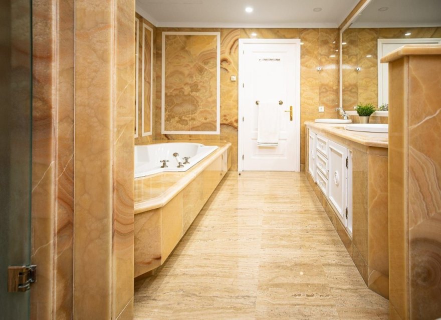 Odsprzedaż - Apartament - Marbella - Costa del Sol