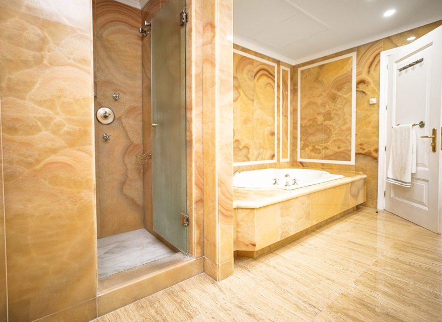 Odsprzedaż - Apartament - Marbella - Costa del Sol