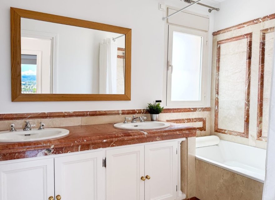 Odsprzedaż - Apartament - Marbella - Costa del Sol