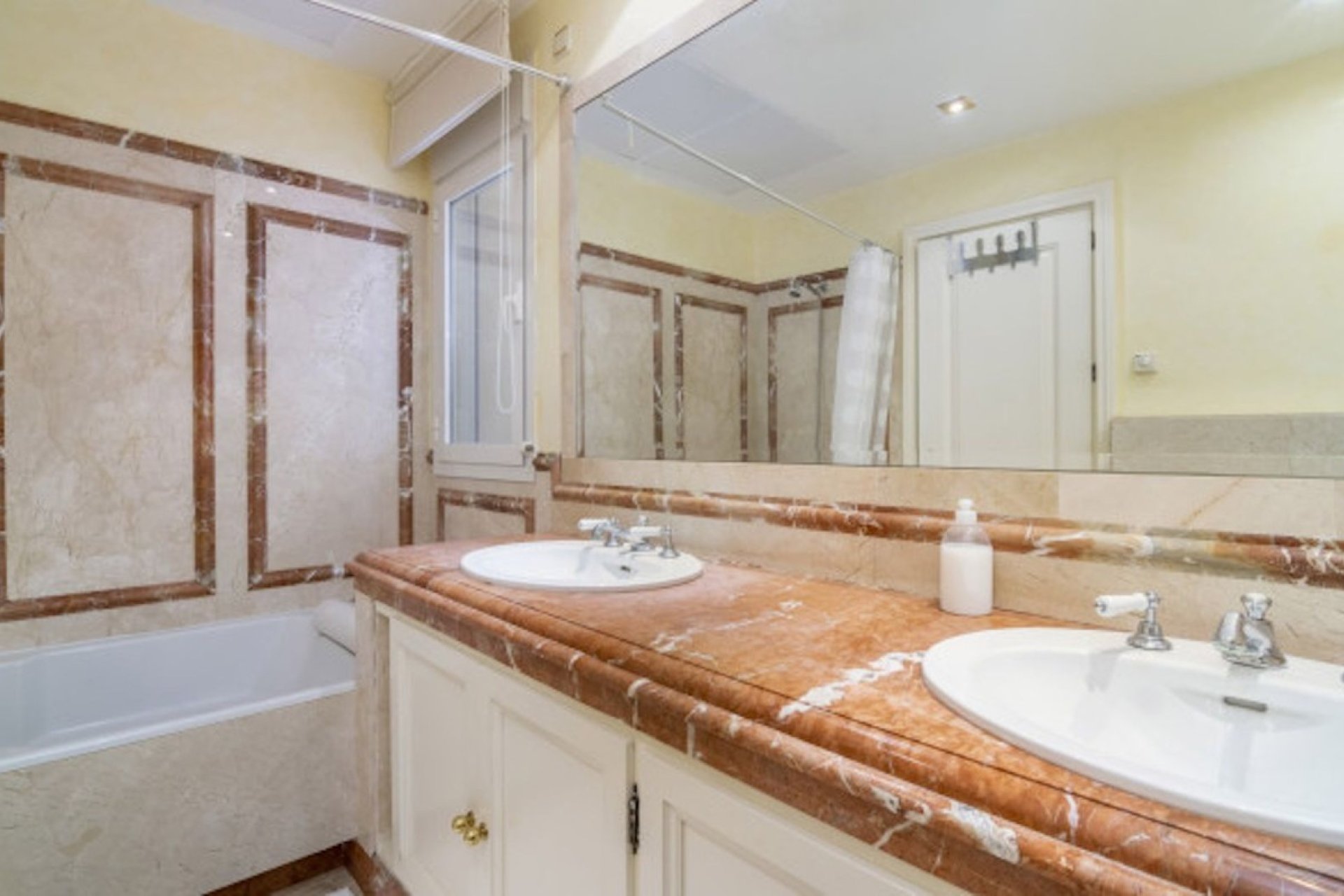 Odsprzedaż - Apartament - Marbella - Costa del Sol