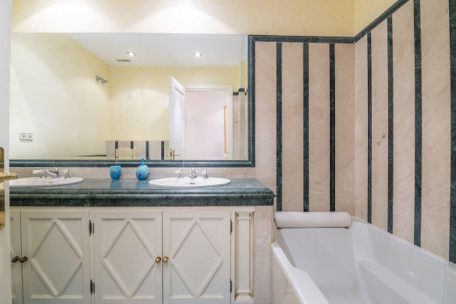 Odsprzedaż - Apartament - Marbella - Costa del Sol