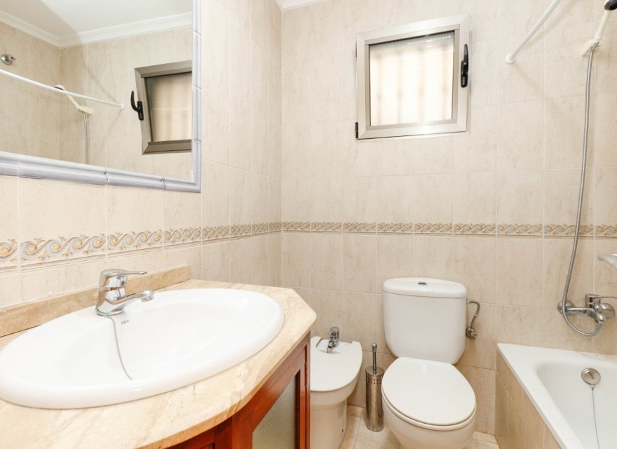 Odsprzedaż - Apartament - Torrevieja - Center