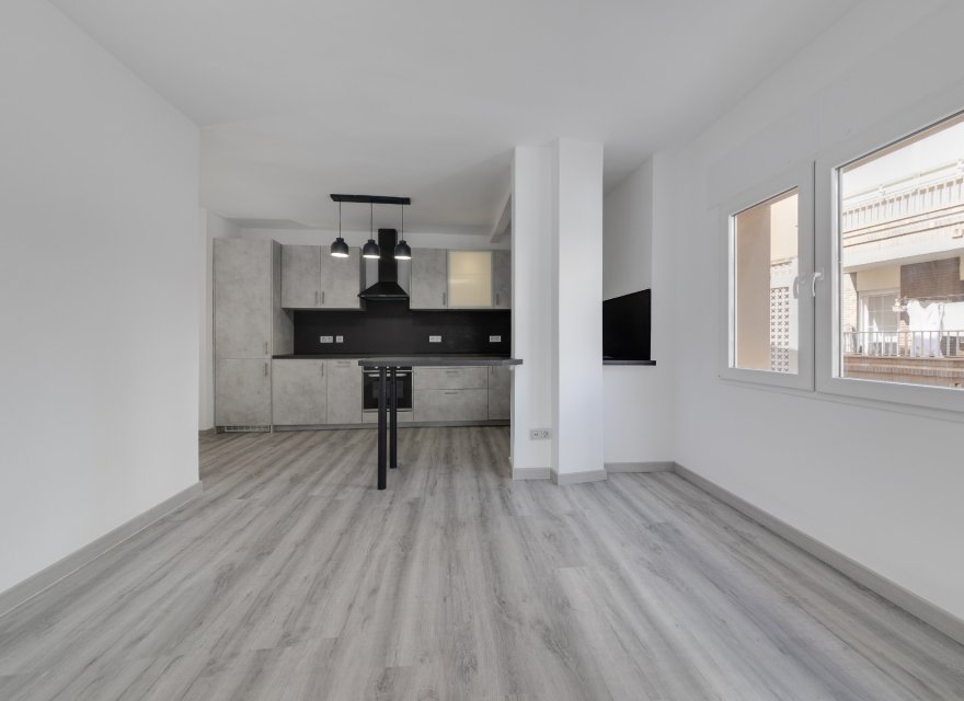 Odsprzedaż - Apartament - Torrevieja - Center