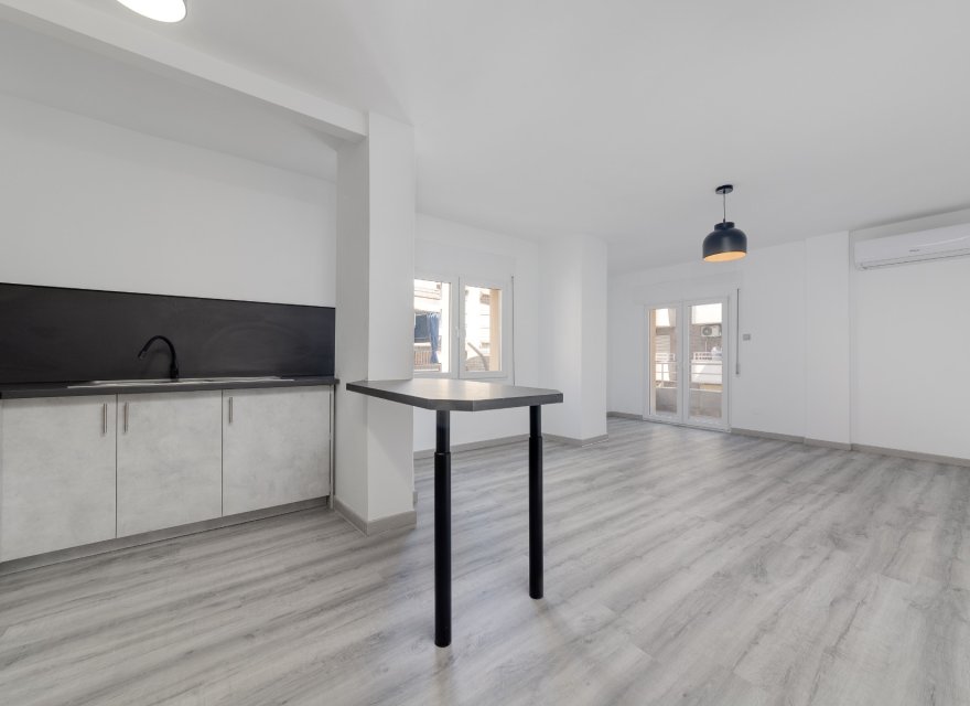 Odsprzedaż - Apartament - Torrevieja - Center