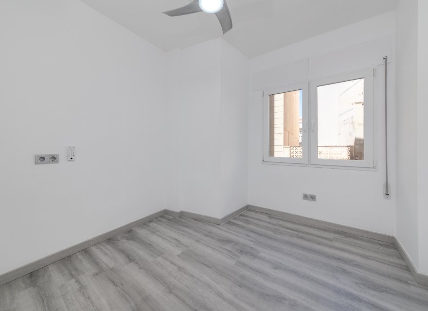 Odsprzedaż - Apartament - Torrevieja - Center