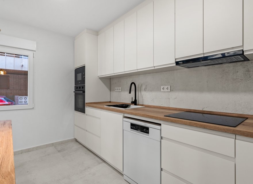 Odsprzedaż - Apartament - Torrevieja - El Acequión - Los Náufragos