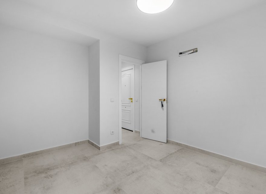 Odsprzedaż - Apartament - Torrevieja - El Acequión - Los Náufragos