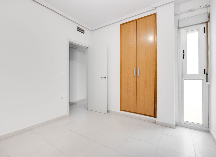 Odsprzedaż - Apartament - Torrevieja - Las Piscinas Naturales