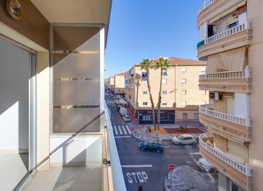 Odsprzedaż - Apartament - Torrevieja - Las Piscinas Naturales