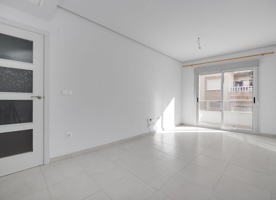 Odsprzedaż - Apartament - Torrevieja - Las Piscinas Naturales