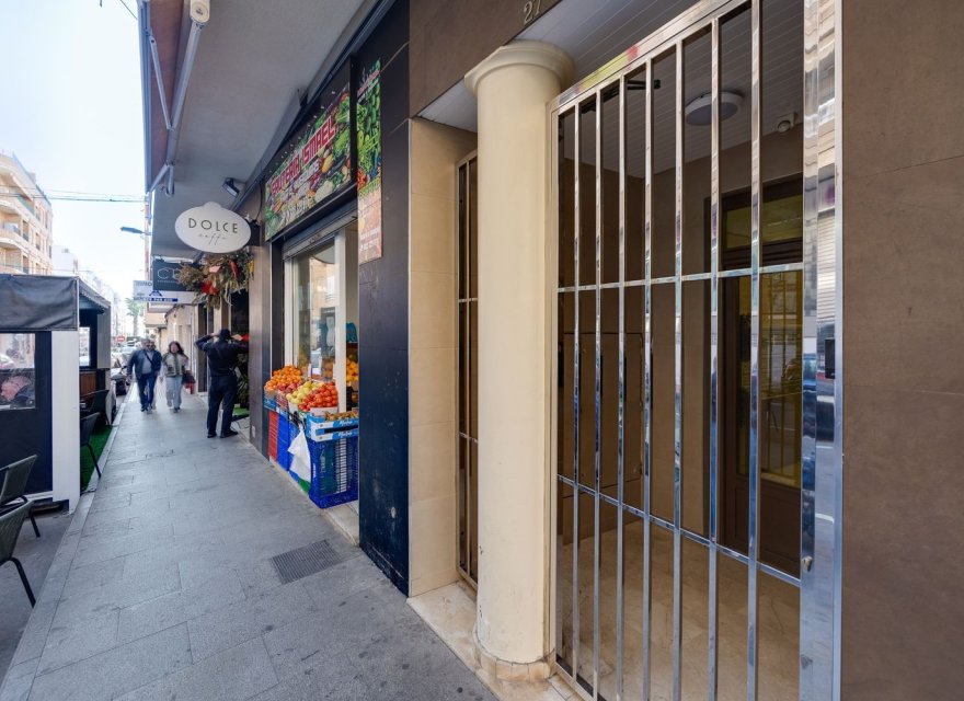 Odsprzedaż - Apartament - Torrevieja - Las Piscinas Naturales