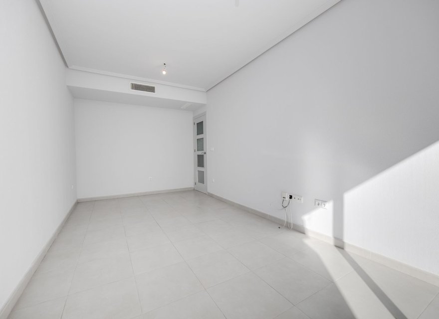 Odsprzedaż - Apartament - Torrevieja - Las Piscinas Naturales