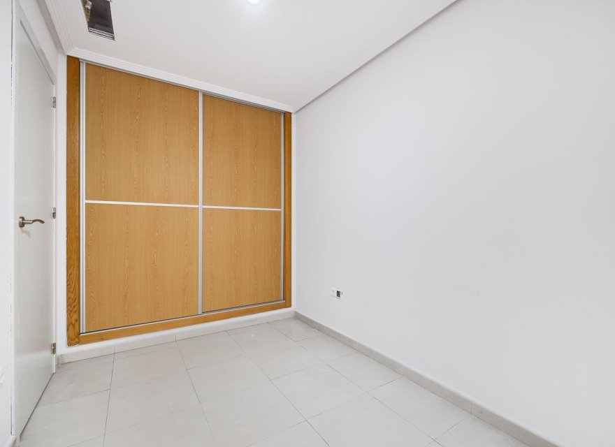 Odsprzedaż - Apartament - Torrevieja - Las Piscinas Naturales