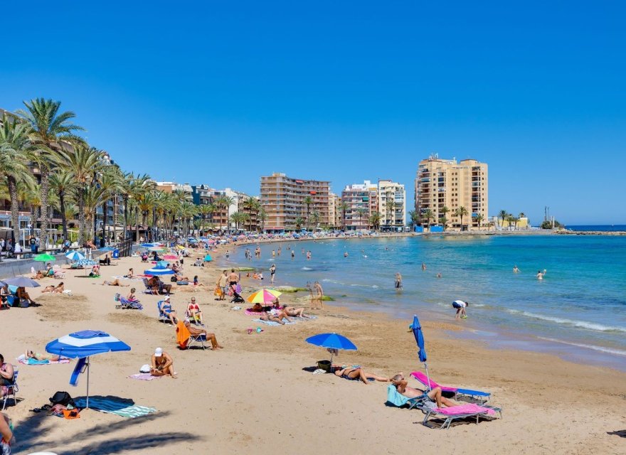 Odsprzedaż - Apartament - Torrevieja - Las Piscinas Naturales