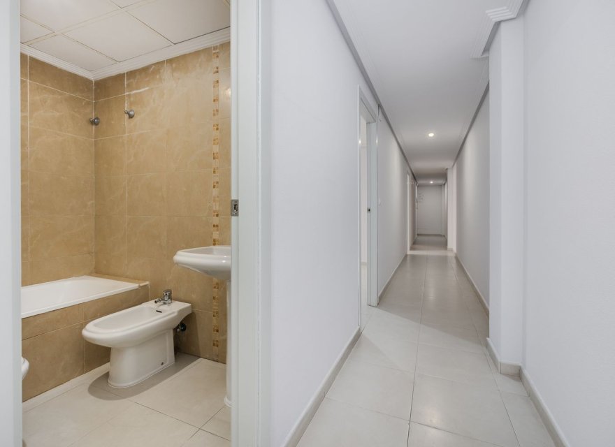 Odsprzedaż - Apartament - Torrevieja - Las Piscinas Naturales