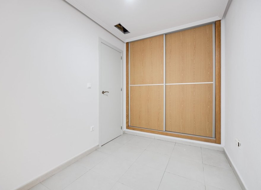 Odsprzedaż - Apartament - Torrevieja - Las Piscinas Naturales