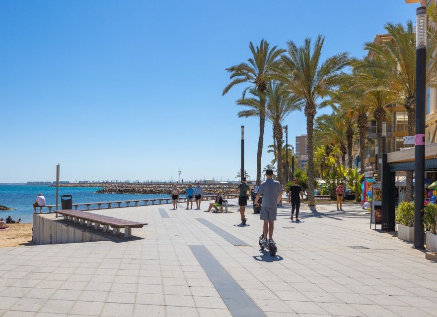 Odsprzedaż - Apartament - Torrevieja - Las Piscinas Naturales