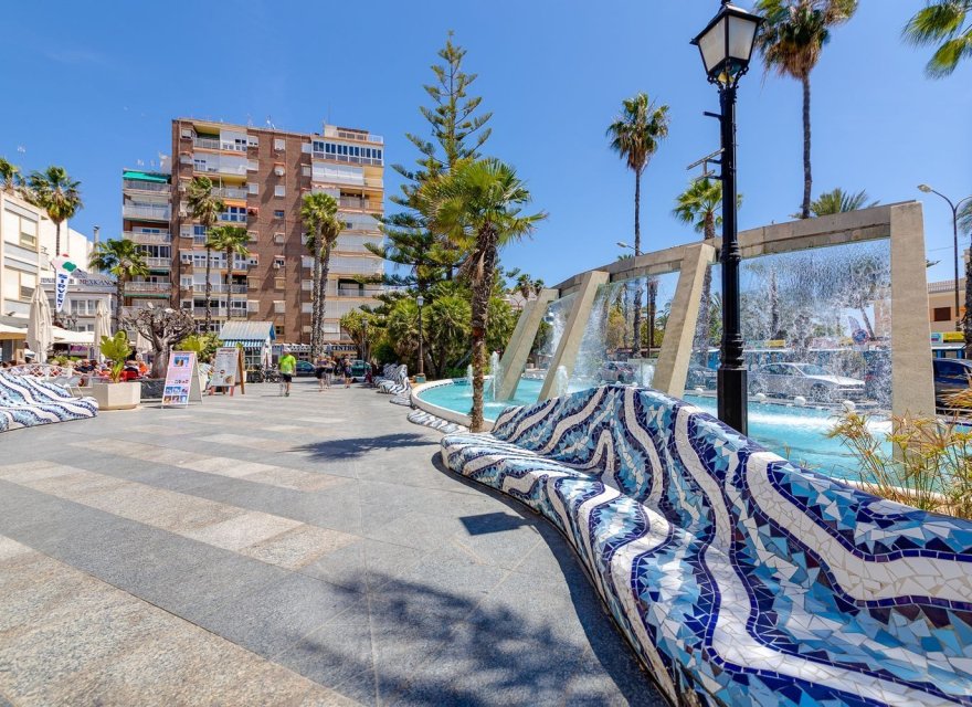 Odsprzedaż - Apartament - Torrevieja - Las Piscinas Naturales