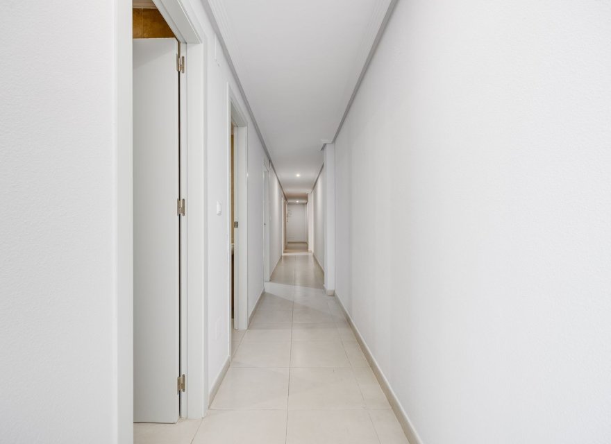 Odsprzedaż - Apartament - Torrevieja - Las Piscinas Naturales