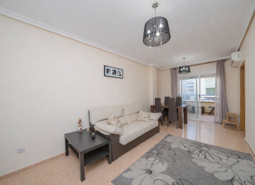 Odsprzedaż - Apartament - Torrevieja - Puerto Deportivo