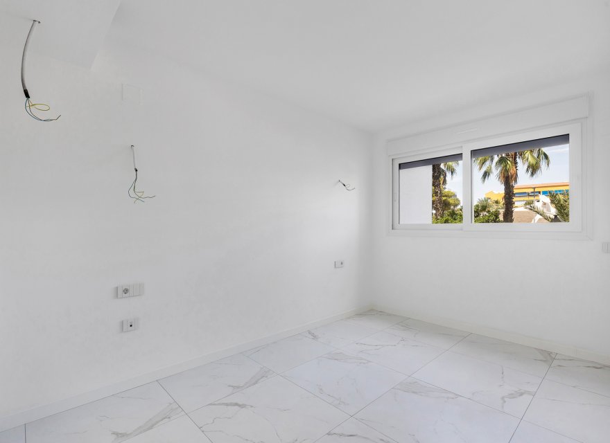Odsprzedaż - Apartament - Torrevieja - Punta Prima