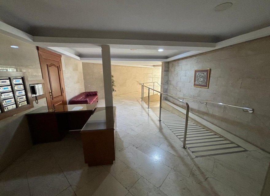Odsprzedaż - Apartament - Valencia - Ciutat Universitaria