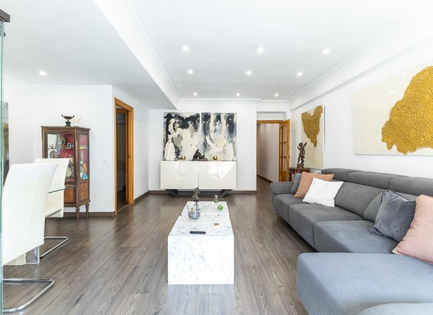 Odsprzedaż - Apartament - Valencia - Quatre Carreres