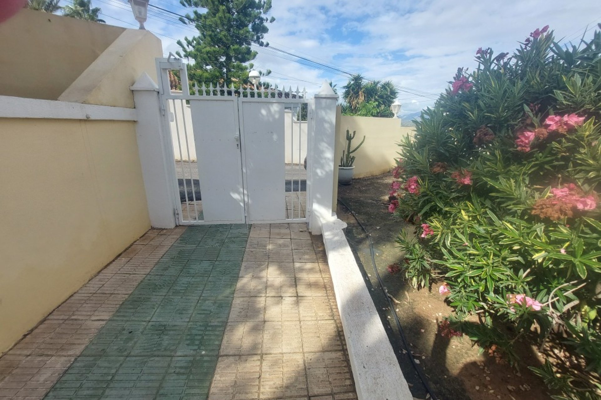 Odsprzedaż - Bungalow - Albir  - Costa Blanca