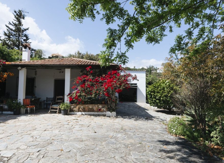 Odsprzedaż - Działka - Еstepona - Costa del Sol