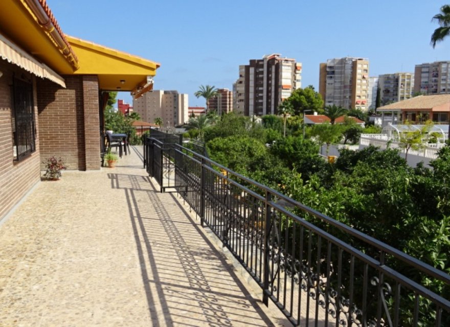 Odsprzedaż - Willa - Benidorm - Poniente