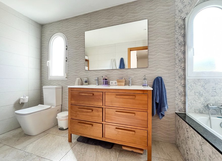 Odsprzedaż - Willa - El Toro