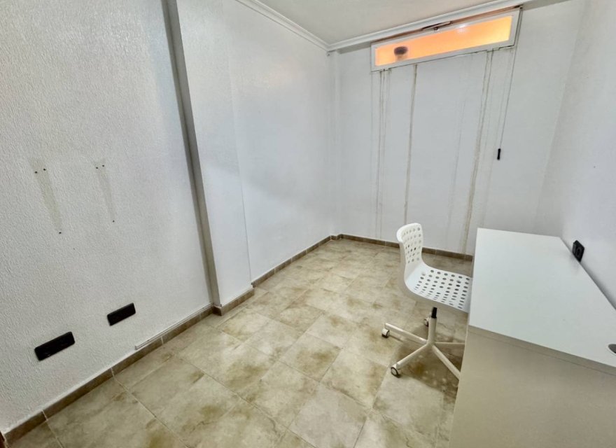 Odsprzedaż - Willa - Guardamar del Segura