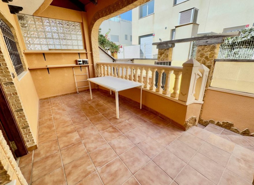 Odsprzedaż - Willa - Guardamar del Segura