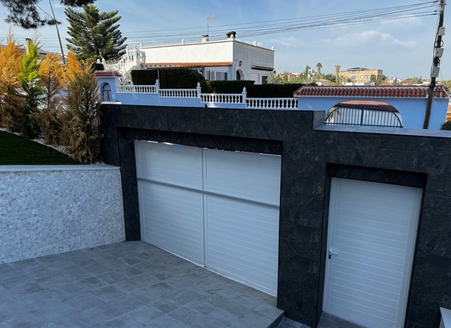 Odsprzedaż - Willa - Torrevieja - Los Balcones