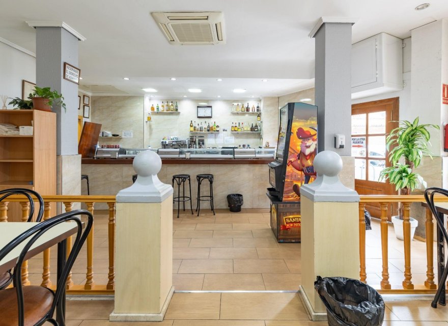 Перепродаж - Komercyjna - Valencia - Benimamet