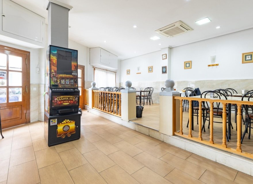 Перепродаж - Komercyjna - Valencia - Benimamet