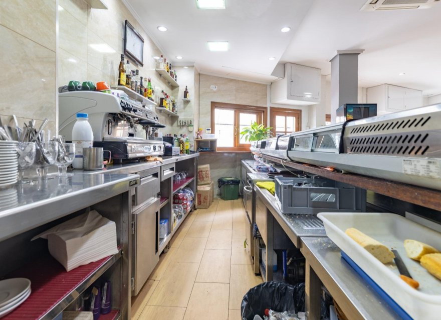 Перепродаж - Komercyjna - Valencia - Benimamet